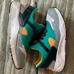 Nike Huarache shoes size 11